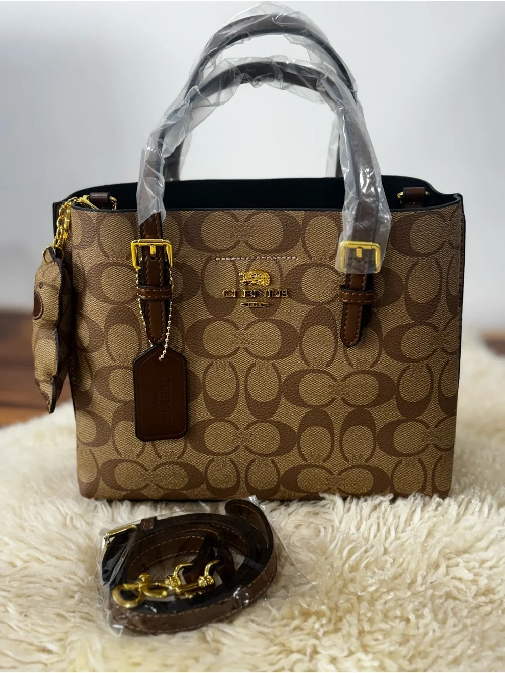 Brown vegan leather Tote Bag with Teddy Charm - Picture 3 of 8